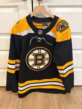 Fanatics Boston bruins premium NHL hockey jersey black yellow size 46 small mens